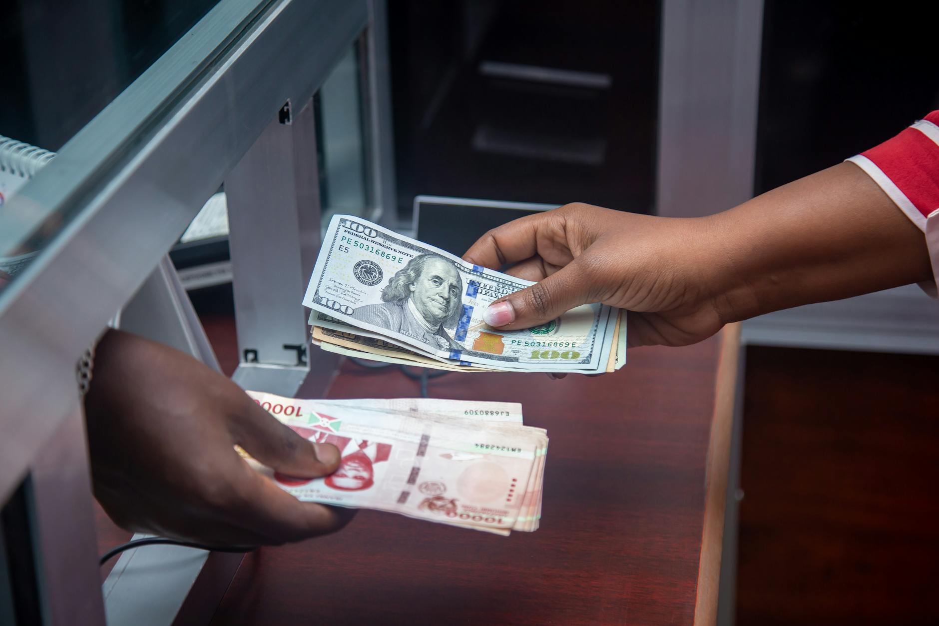 Heure de virement du salaire fonctionnaire : ce qui se passe vraiment entre l’État et ta banque — notification de virement de salaire bancaire