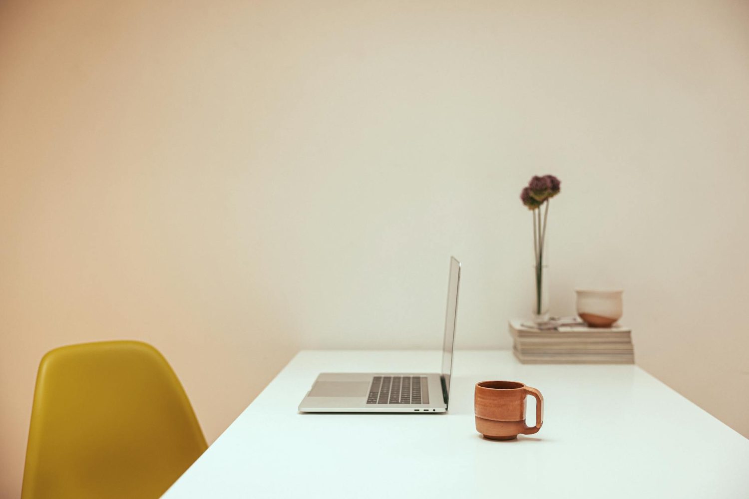Métier calme sans diplôme : 15 pistes pour travailler sereinement