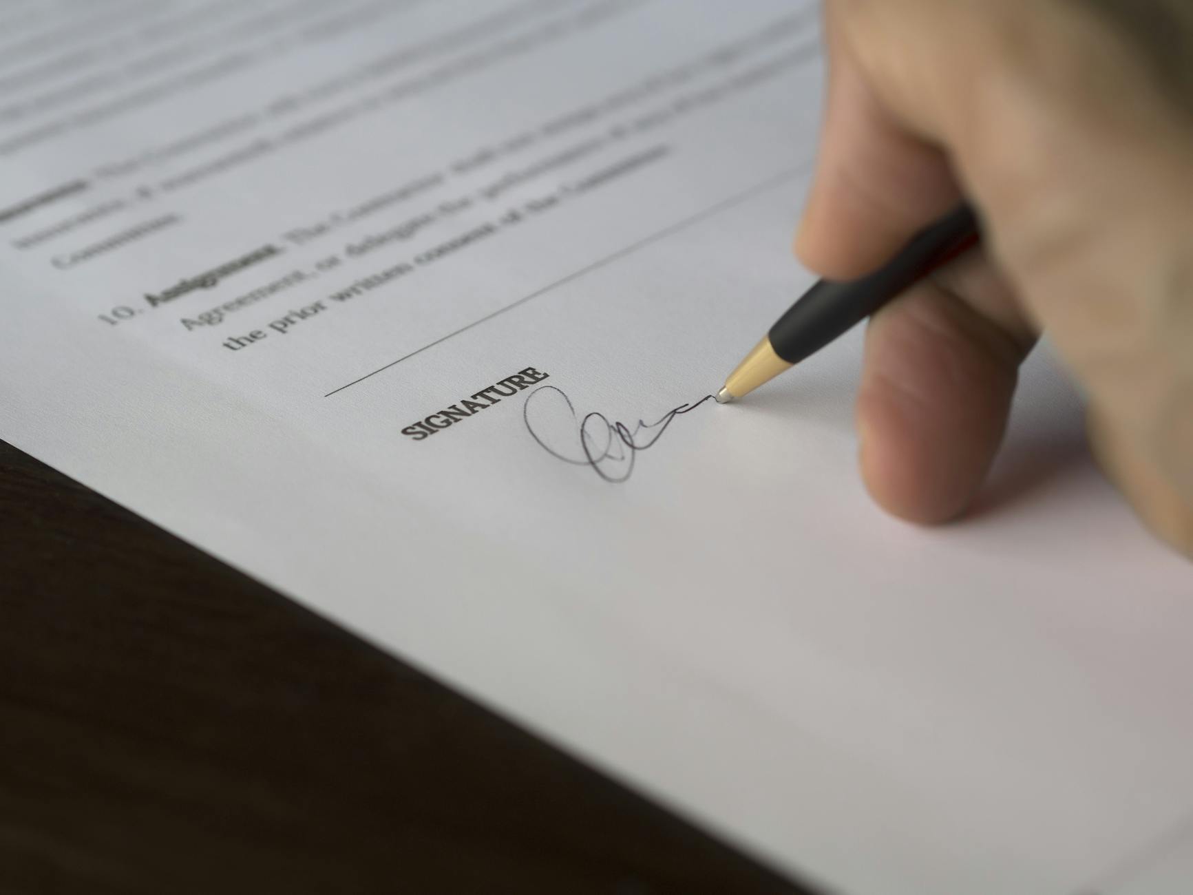 Avenant au contrat de travail — signature de contrat au bureau