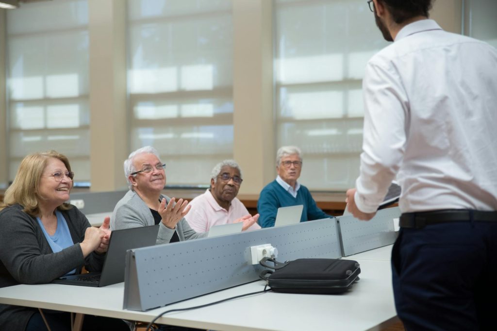 Formation d'auxiliaire de vie gratuite — séance de formation auxiliaire de vie