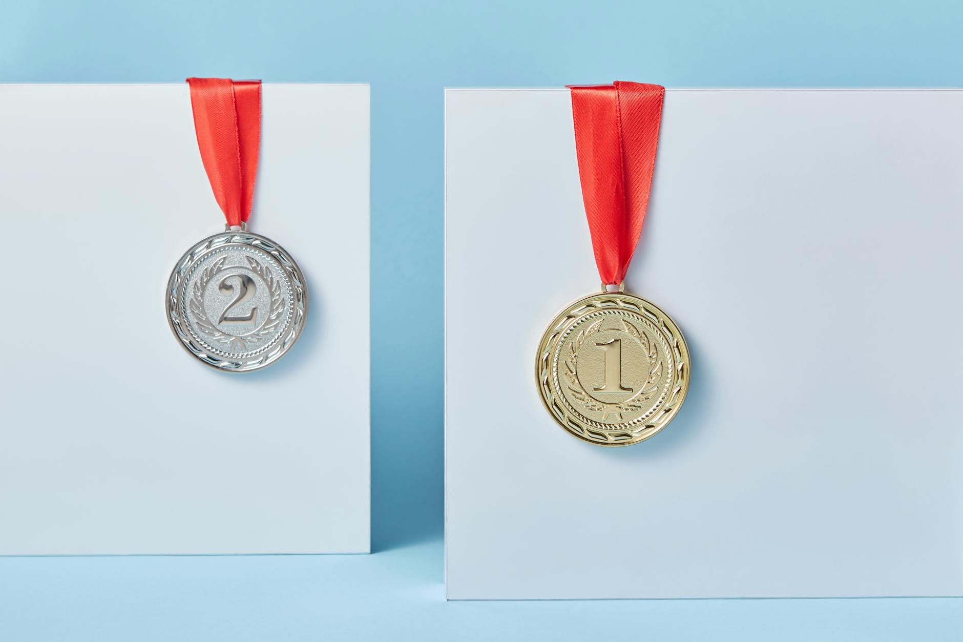 Peut-on demander deux médailles du — deux médailles du travail cérémonie