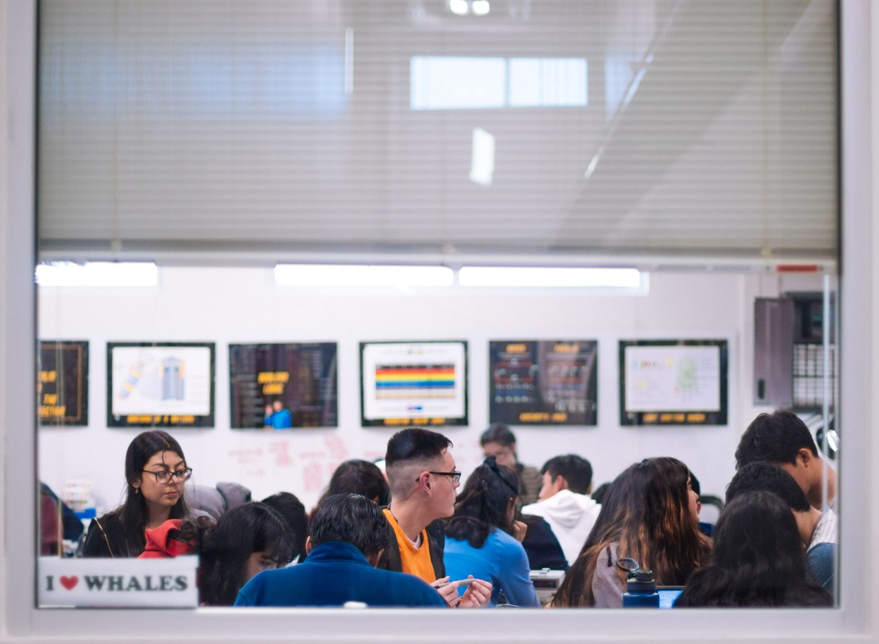 Bac pro AGORA : définition, objectifs et différence réelle avec l’ancien bac pro GA — étudiants en classe apprenant