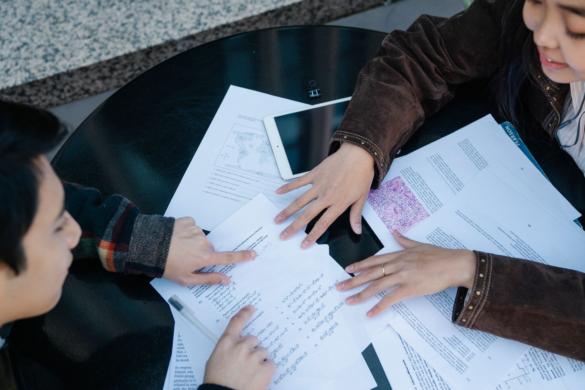 BTS Communication : définition, objectif du diplôme et profils à qui cette formation convient — étudiants étudiant projet communication