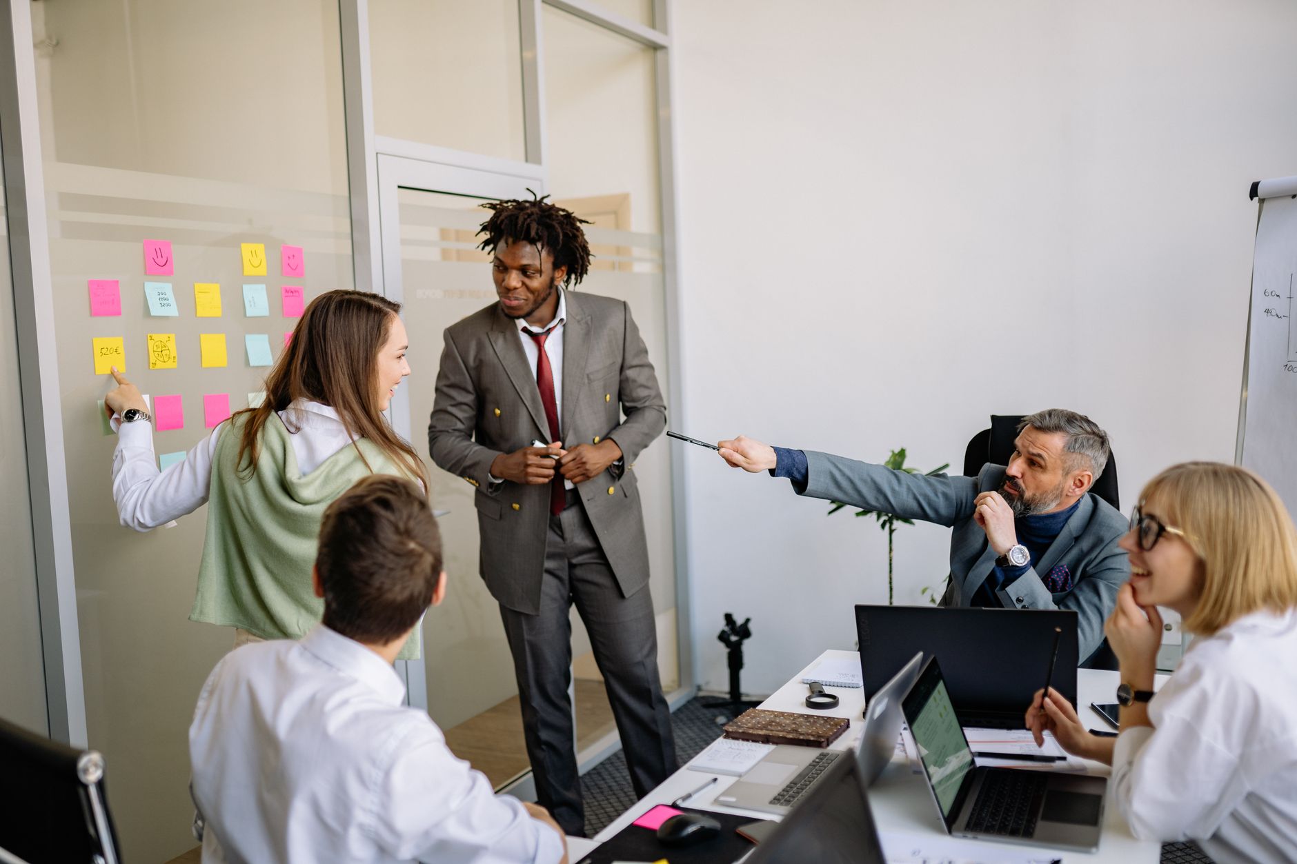 Citations sur le travail 50 — réunion d'équipe séance de brainstorming