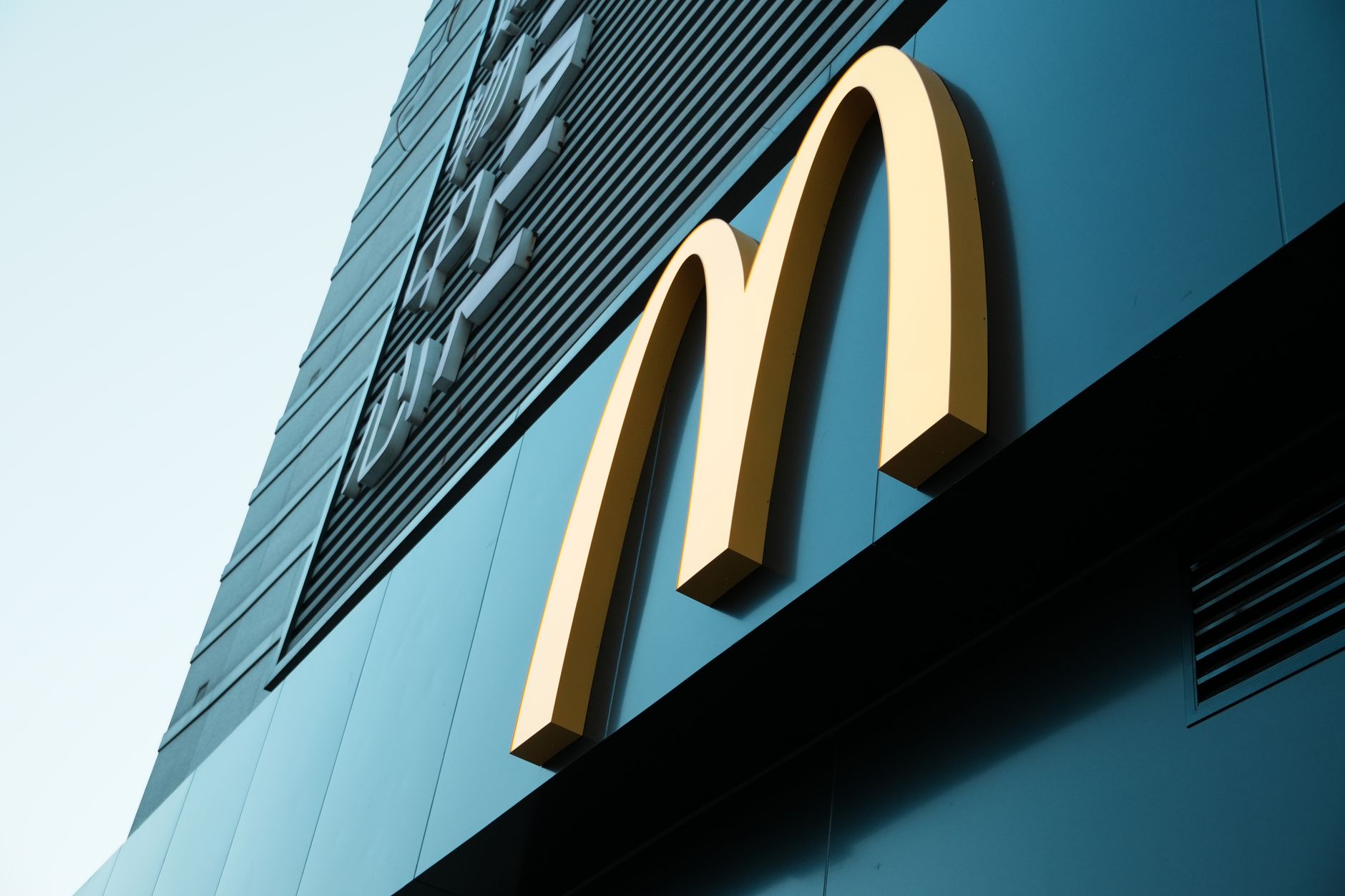 Salaire McDonald’s en France : les repères par poste — Salaire chez McDonald's : grille, primes et salaire par heure en France