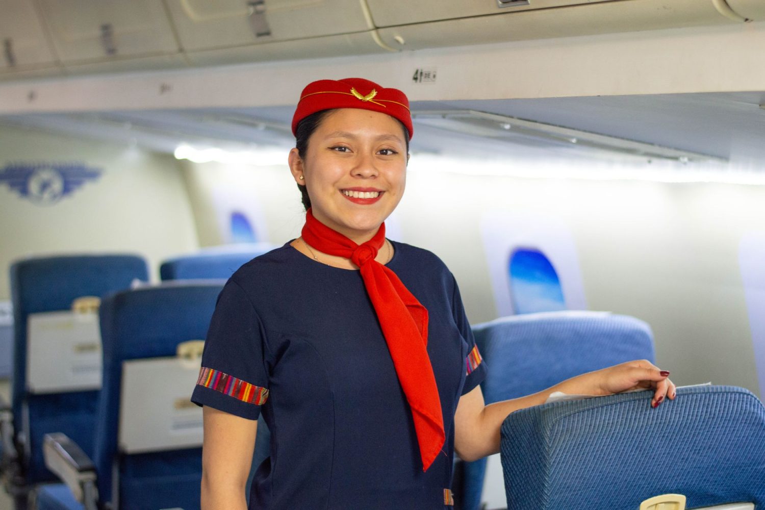 Salaire hôtesse de l&rsquo;air : combien gagne-t-on chez Air France, Emirates ou en long-courrier ?